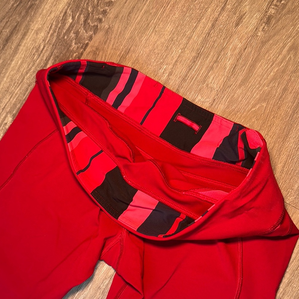 Lululemon Red cropped Leggings – Size 6, Zipper Pockets - Picture 5 of 7